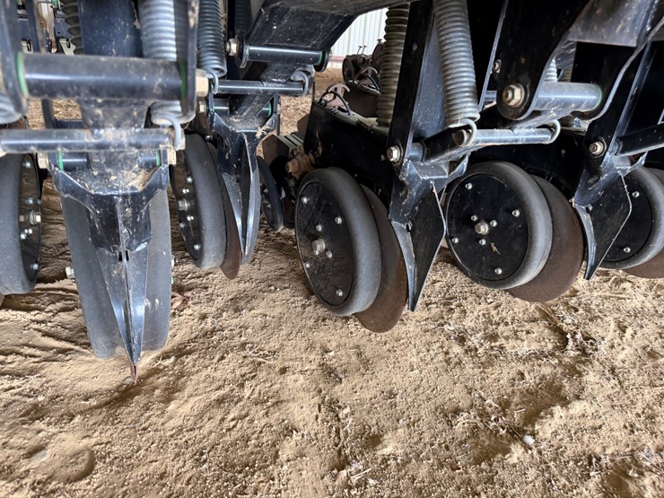 #40294-•-great-plains-2520-25'-grain-drill-image-111