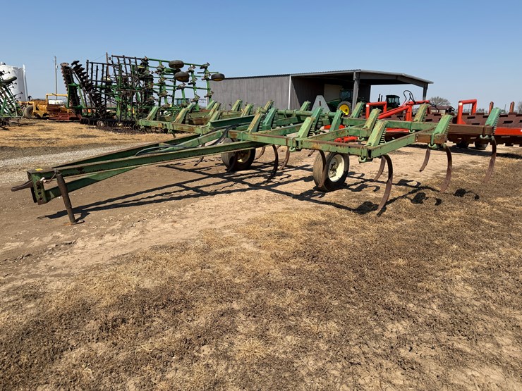 #40325-•-20'-chisel-plow-image-1