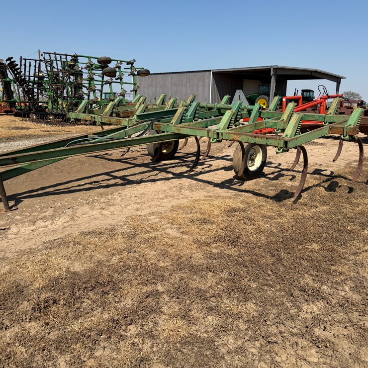 #40325 • 20' Chisel Plow