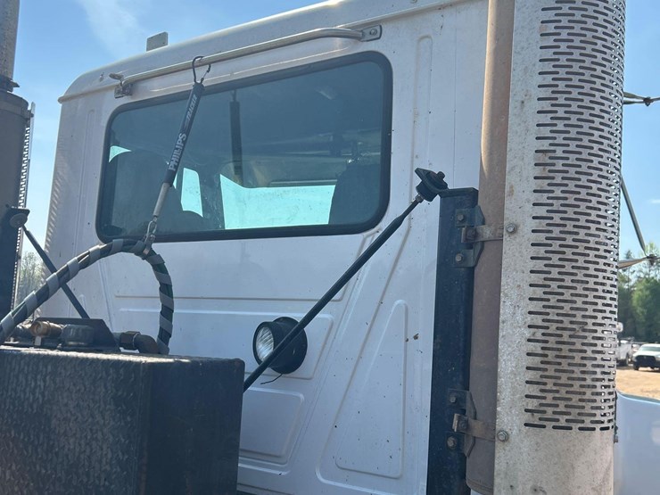 2000-mack-ch613-image-28
