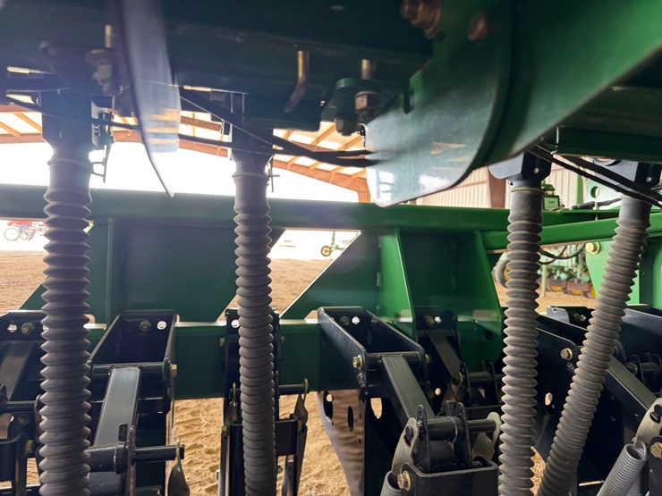 #40294-•-great-plains-2520-25'-grain-drill-image-65