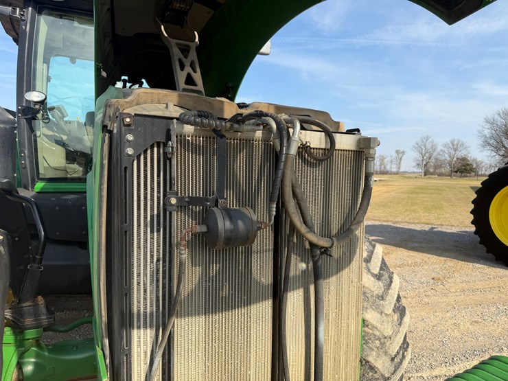 2011-john-deere-8285r-image-48