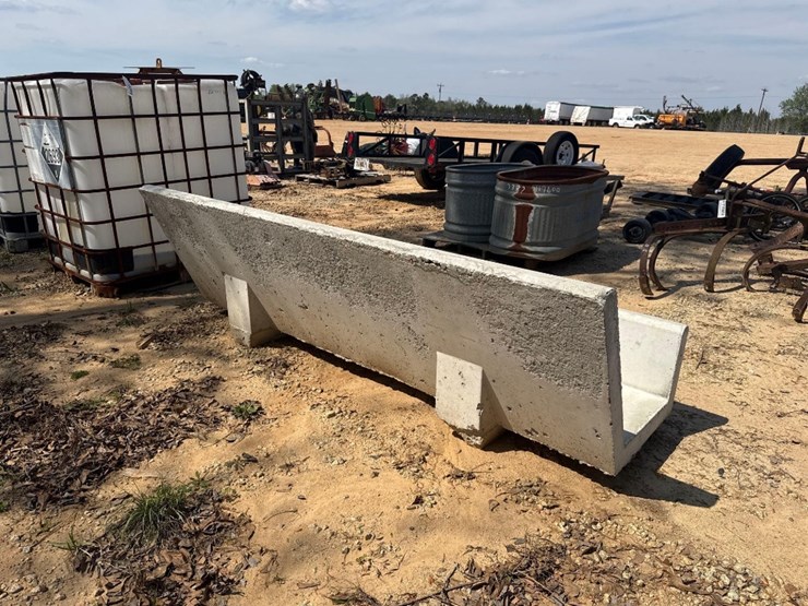 5256---8'-concrete-bunk-feeder-image-4