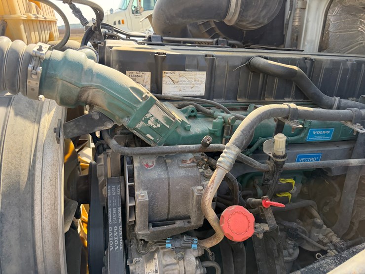 #40279-•-2007-volvo-vnl-t/a-daycab-truck-tractor-vin:-4v4nc9gg97n446542-image-45