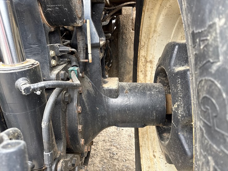 2015-new-holland-t8.410-image-9