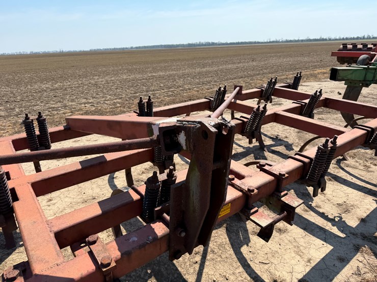 #40328-•-20'-chisel-plow-image-33