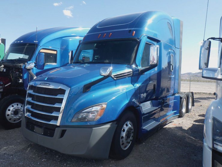 2021-freightliner-cascadia-126-image-1