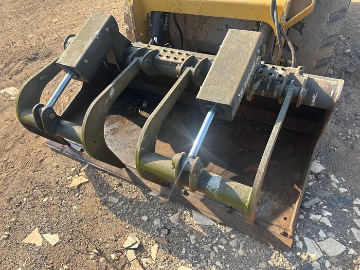 caterpillar-236d-image-10