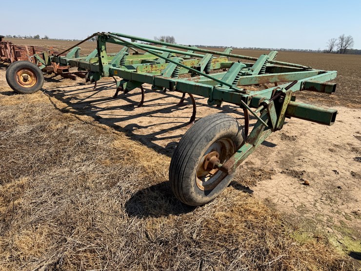 john-deere-16-image-1