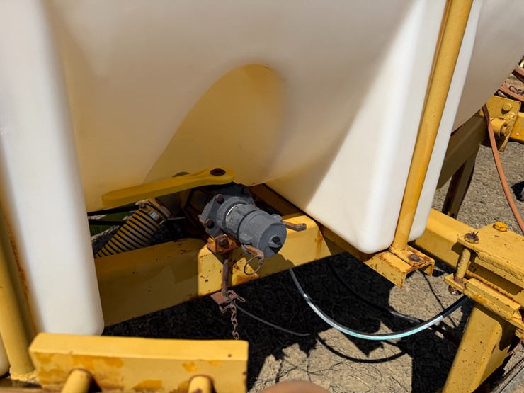 #40307-•-kbh-12-row-24"-500gal-knife-applicator-image-22