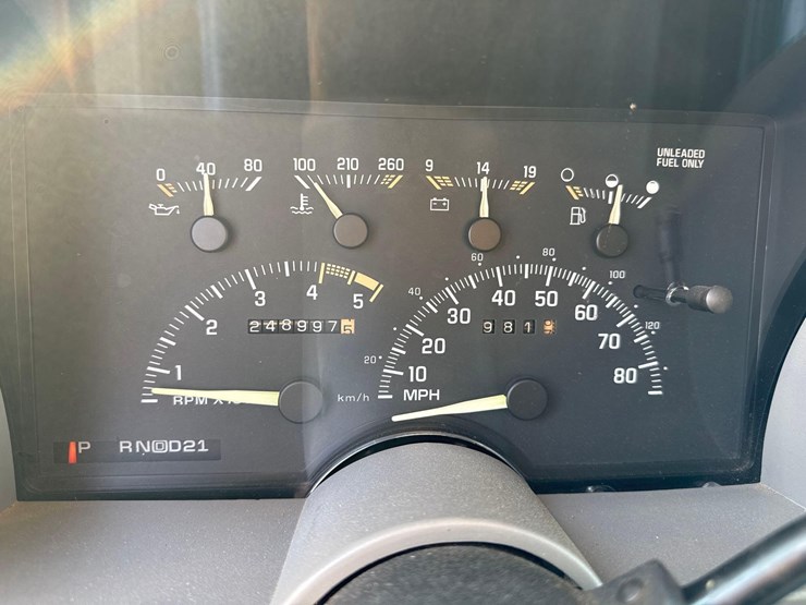 1994-cheverolt-1500-single-cab-pickup-truck-w/truck-topper-image-13