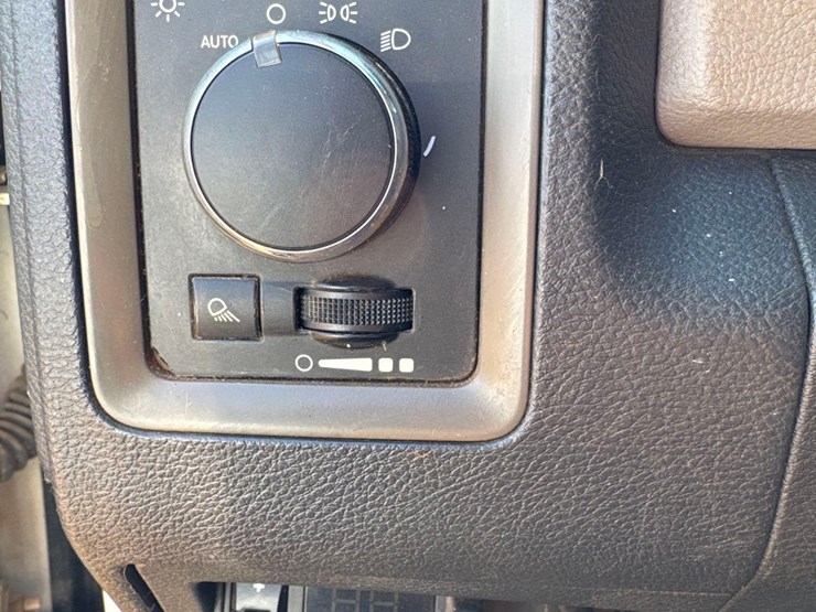 2012-dodge-ram-2500-image-23