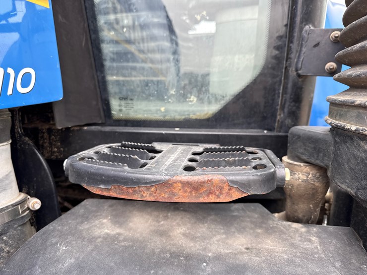 2015-new-holland-t8.410-image-32