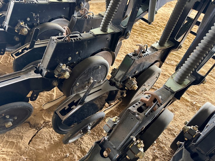 #40294-•-great-plains-2520-25'-grain-drill-image-57