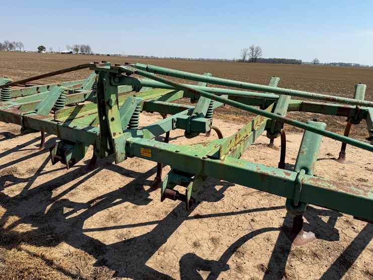 john-deere-16-image-29