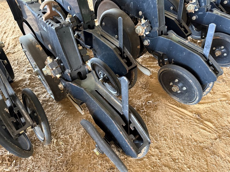 #40294-•-great-plains-2520-25'-grain-drill-image-85