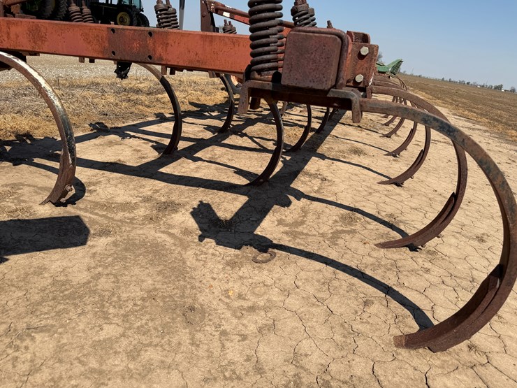 #40328-•-20'-chisel-plow-image-24