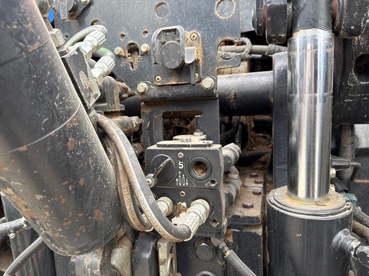 2015-new-holland-t8.410-image-8