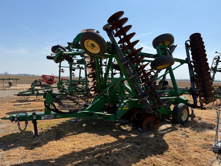 john-deere-2623-image-1