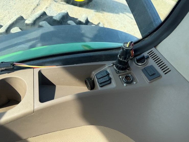 2017-john-deere-8320r-image-71