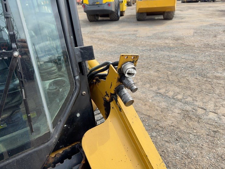 2014-caterpillar-247b3-image-9