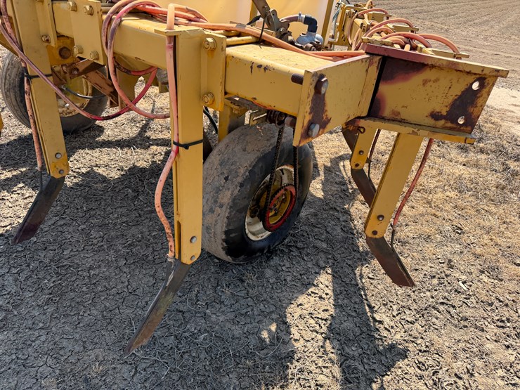 #40307-•-kbh-12-row-24"-500gal-knife-applicator-image-39