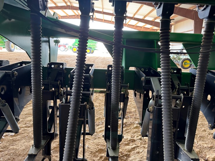 #40294-•-great-plains-2520-25'-grain-drill-image-43