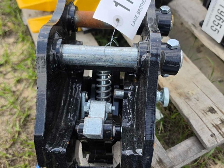 --absolute---new-excavator-quick-hitch-image-1