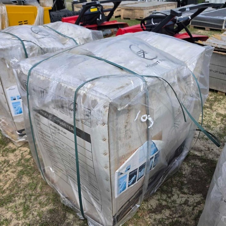 - ABSOLUTE - NEW - HIGH END MASSAGE CHAIR