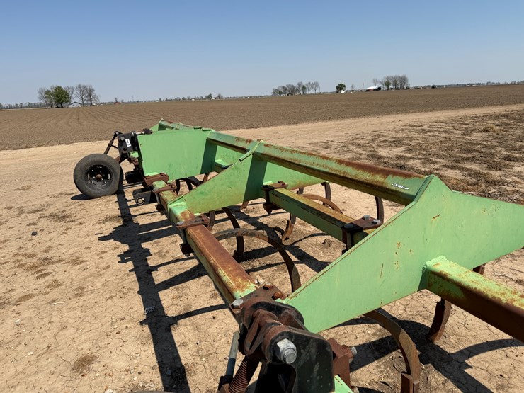 #40333-•-bigham-brothers-23'-chisel-plow-image-27