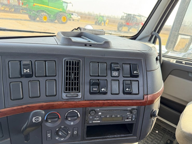 #40279-•-2007-volvo-vnl-t/a-daycab-truck-tractor-vin:-4v4nc9gg97n446542-image-63