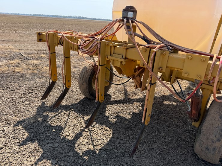 #40307-•-kbh-12-row-24"-500gal-knife-applicator-image-12