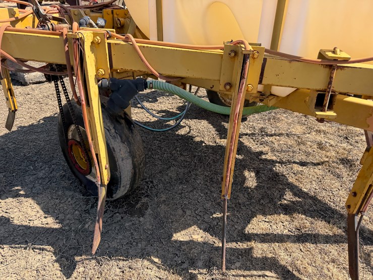 #40307-•-kbh-12-row-24"-500gal-knife-applicator-image-33