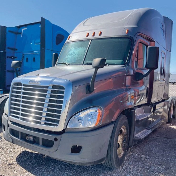 2016 FREIGHTLINER CASCADIA 126