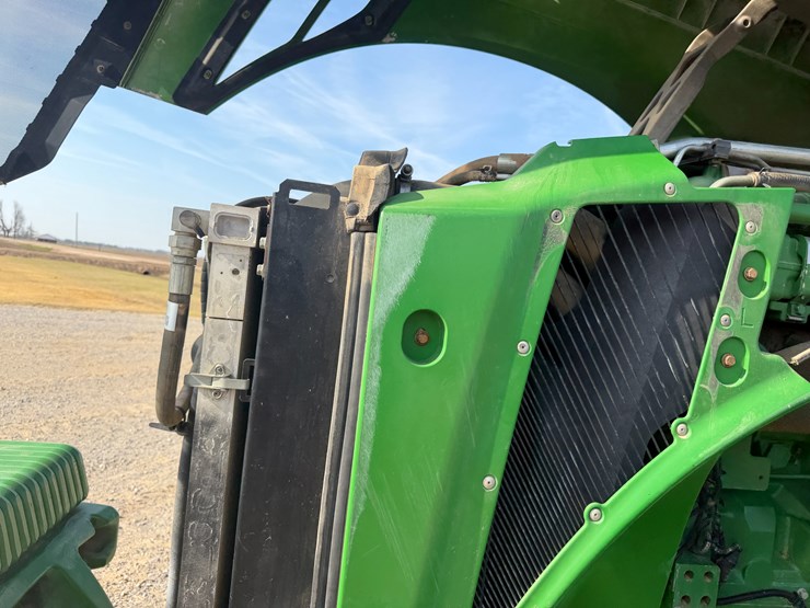 2011-john-deere-8285r-image-45