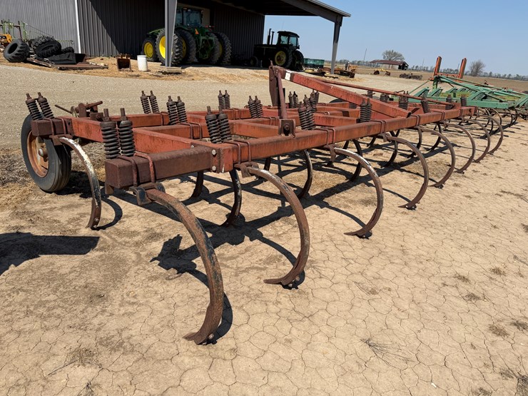 #40328-•-20'-chisel-plow-image-4