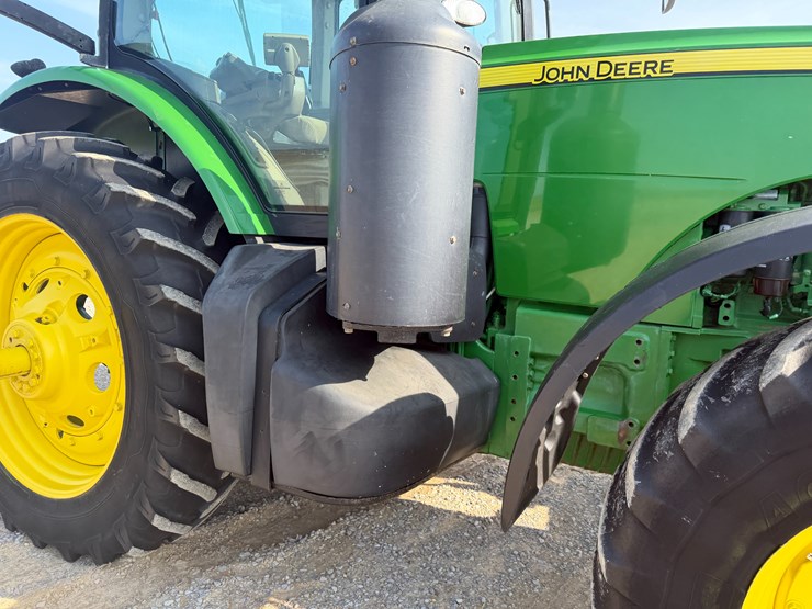 2011-john-deere-8285r-image-35