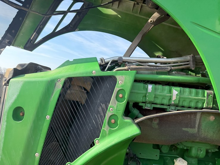2011-john-deere-8285r-image-44