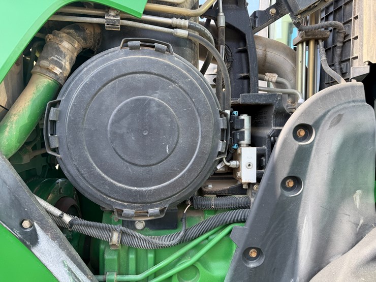 2011-john-deere-8285r-image-40