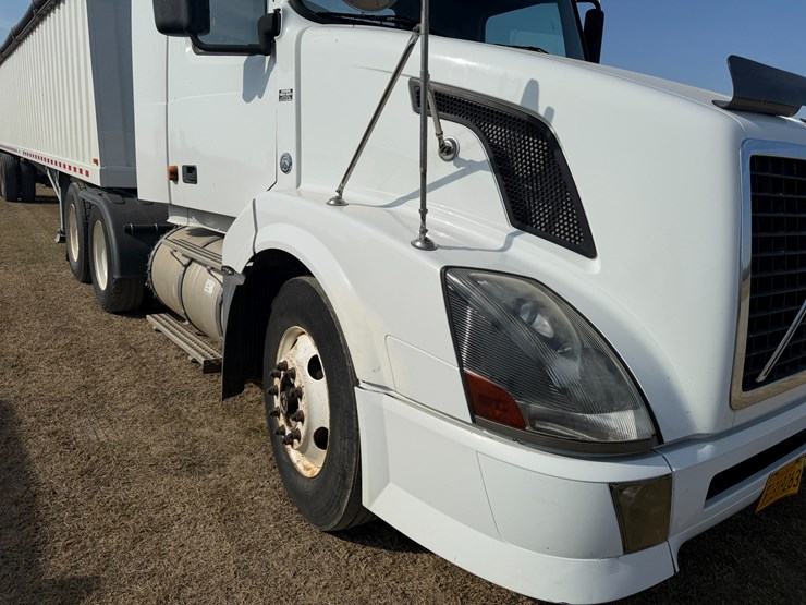 #40279-•-2007-volvo-vnl-t/a-daycab-truck-tractor-vin:-4v4nc9gg97n446542-image-37