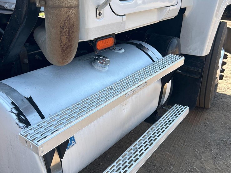 2000-mack-ch613-image-29