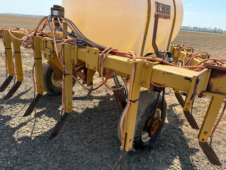 #40307-•-kbh-12-row-24"-500gal-knife-applicator-image-11