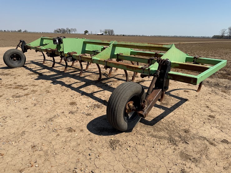 #40333-•-bigham-brothers-23'-chisel-plow-image-1