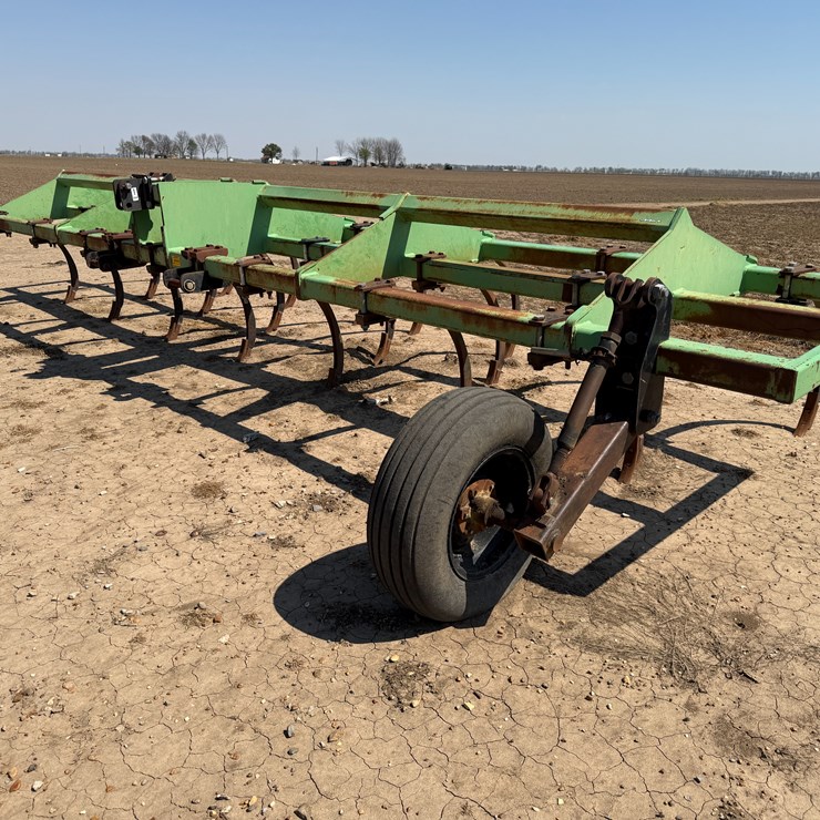 #40333 • Bigham Brothers 23' Chisel Plow