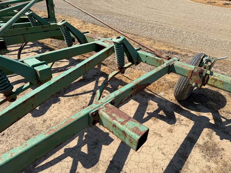 john-deere-16-image-12