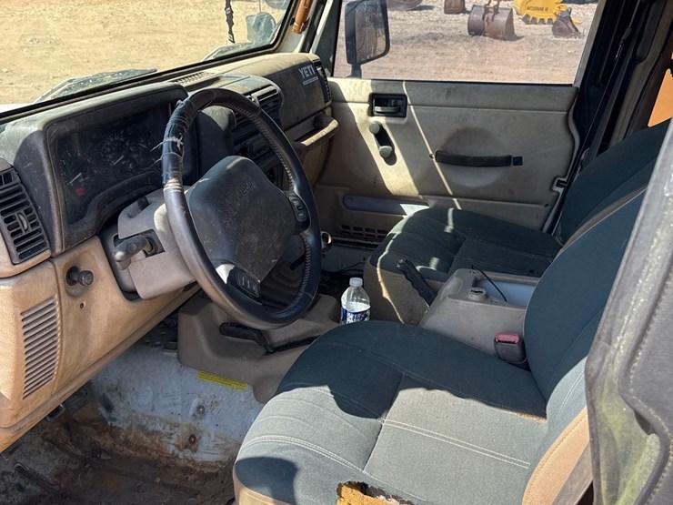 1999-jeep-wrangler-image-13