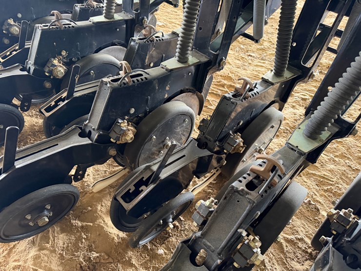 #40294-•-great-plains-2520-25'-grain-drill-image-36