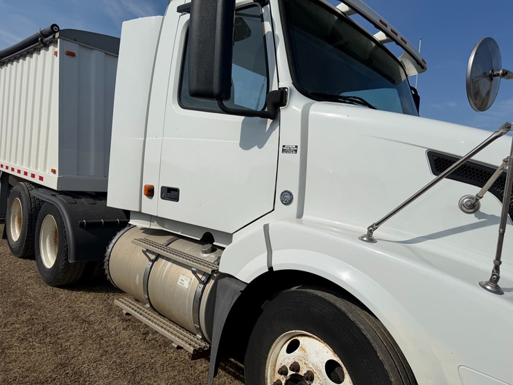 #40279-•-2007-volvo-vnl-t/a-daycab-truck-tractor-vin:-4v4nc9gg97n446542-image-38