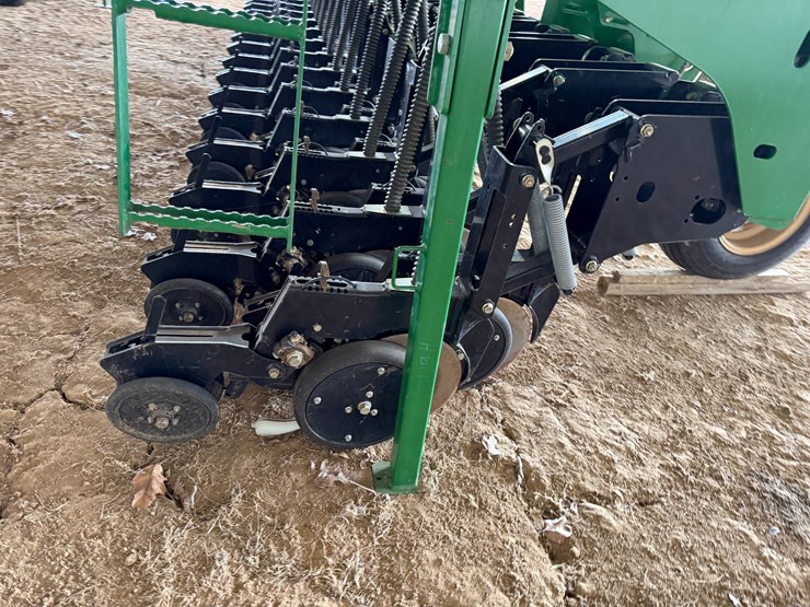 #40294-•-great-plains-2520-25'-grain-drill-image-10