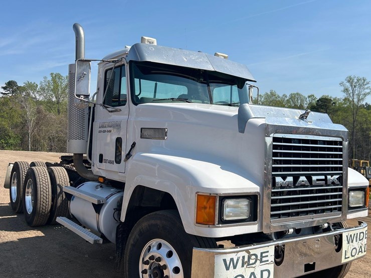 2000-mack-ch613-image-2